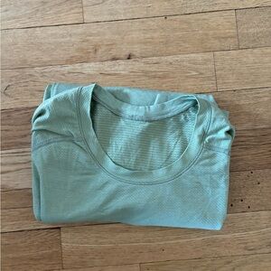 Lululemon men’s workout tshirt
